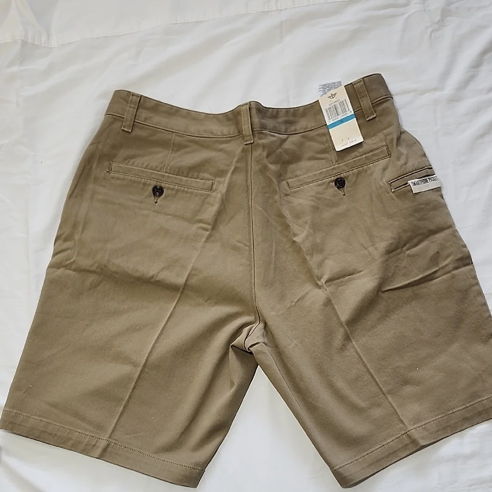 Dockers Men's Tan Shorts with Smartphone Pocket